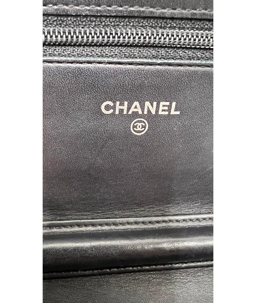 CHANEL Черная сумка через плечо из лакированной кожи, фото 4