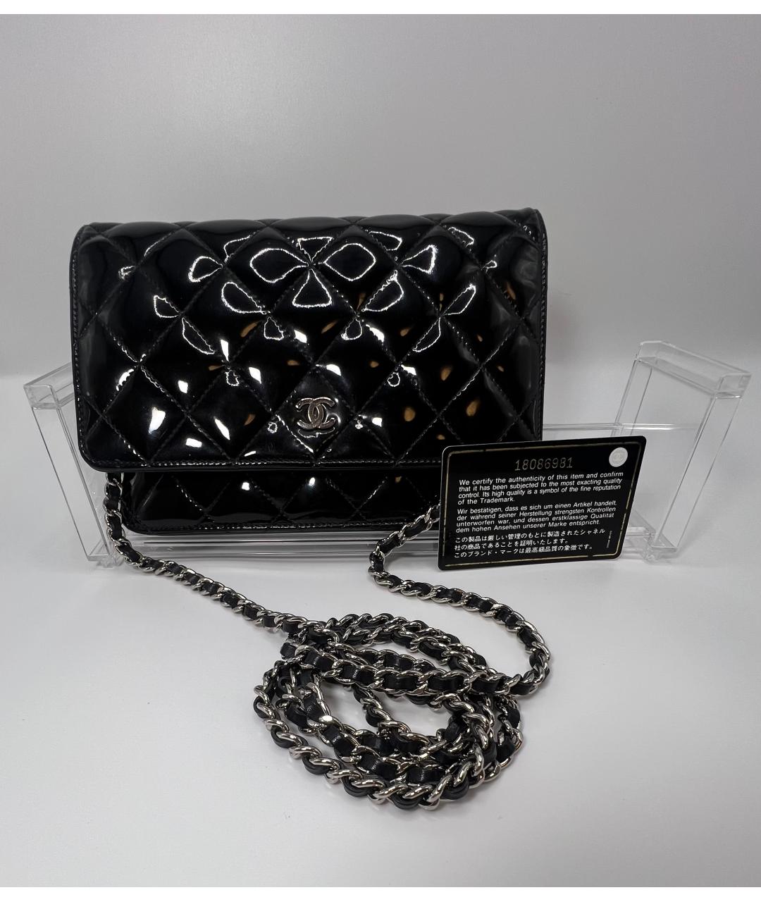 CHANEL Черная сумка через плечо из лакированной кожи, фото 3