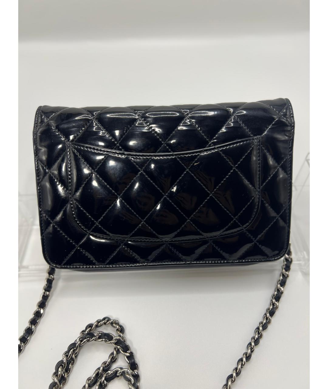 CHANEL Черная сумка через плечо из лакированной кожи, фото 5