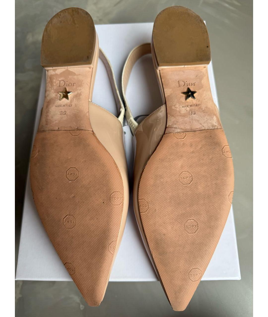 CHRISTIAN DIOR Бежевые балетки из лакированной кожи, фото 5