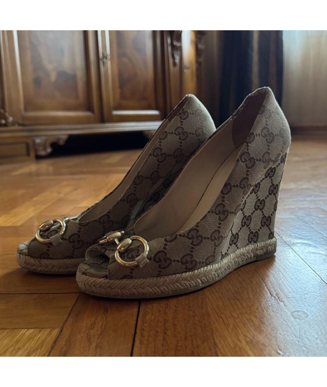 GUCCI Бежевые текстильные босоножки, фото 2