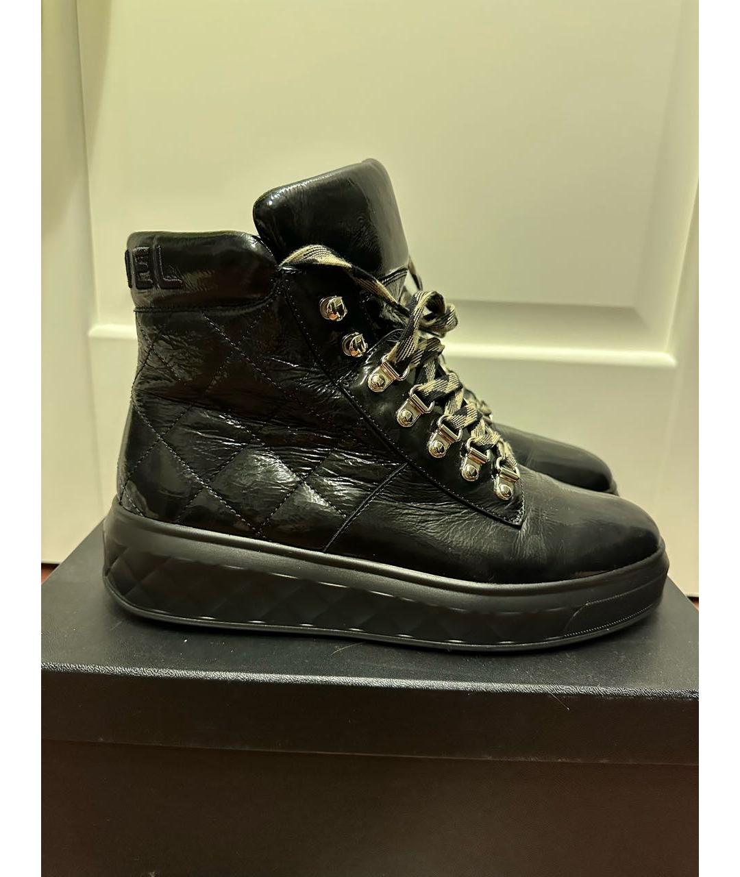 CHANEL Черные ботинки из лакированной кожи, фото 5