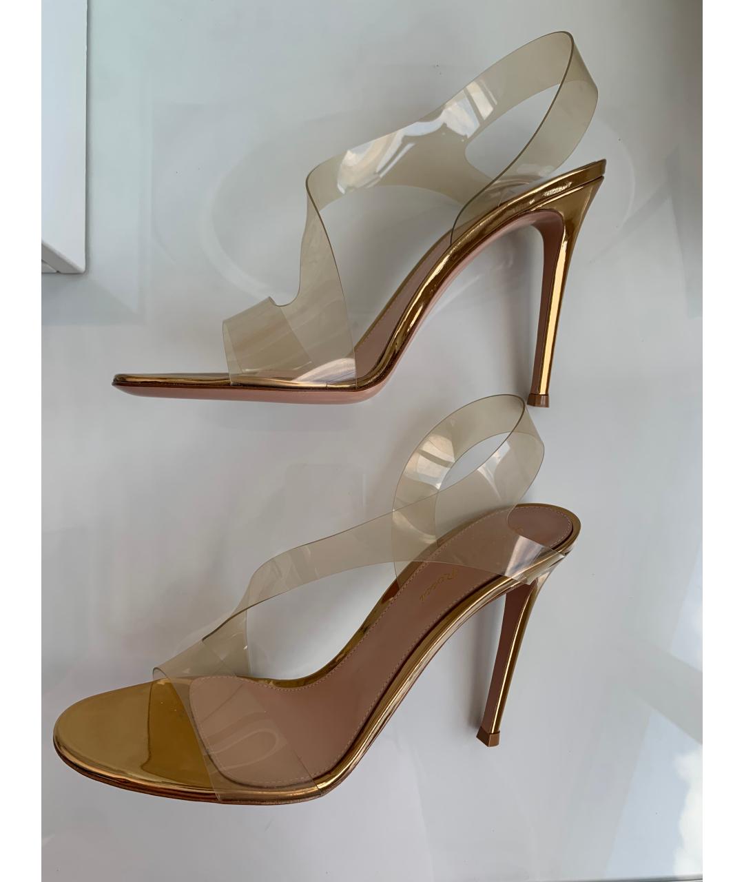 GIANVITO ROSSI Золотые кожаные босоножки, фото 6