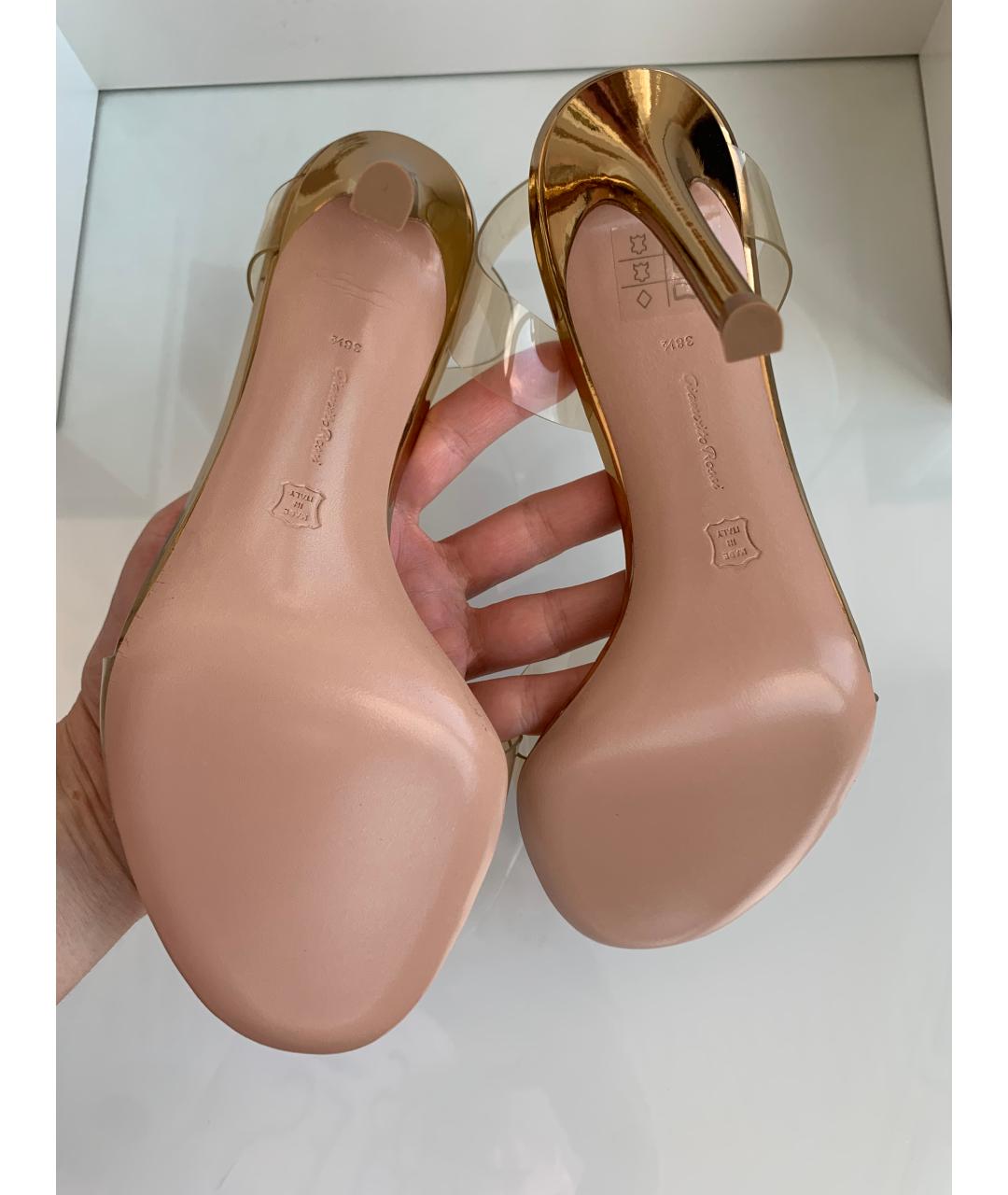 GIANVITO ROSSI Золотые кожаные босоножки, фото 5