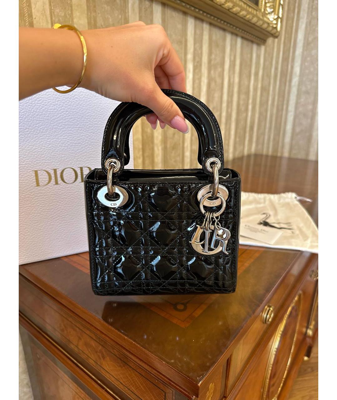 CHRISTIAN DIOR Черная сумка с короткими ручками из лакированной кожи, фото 7