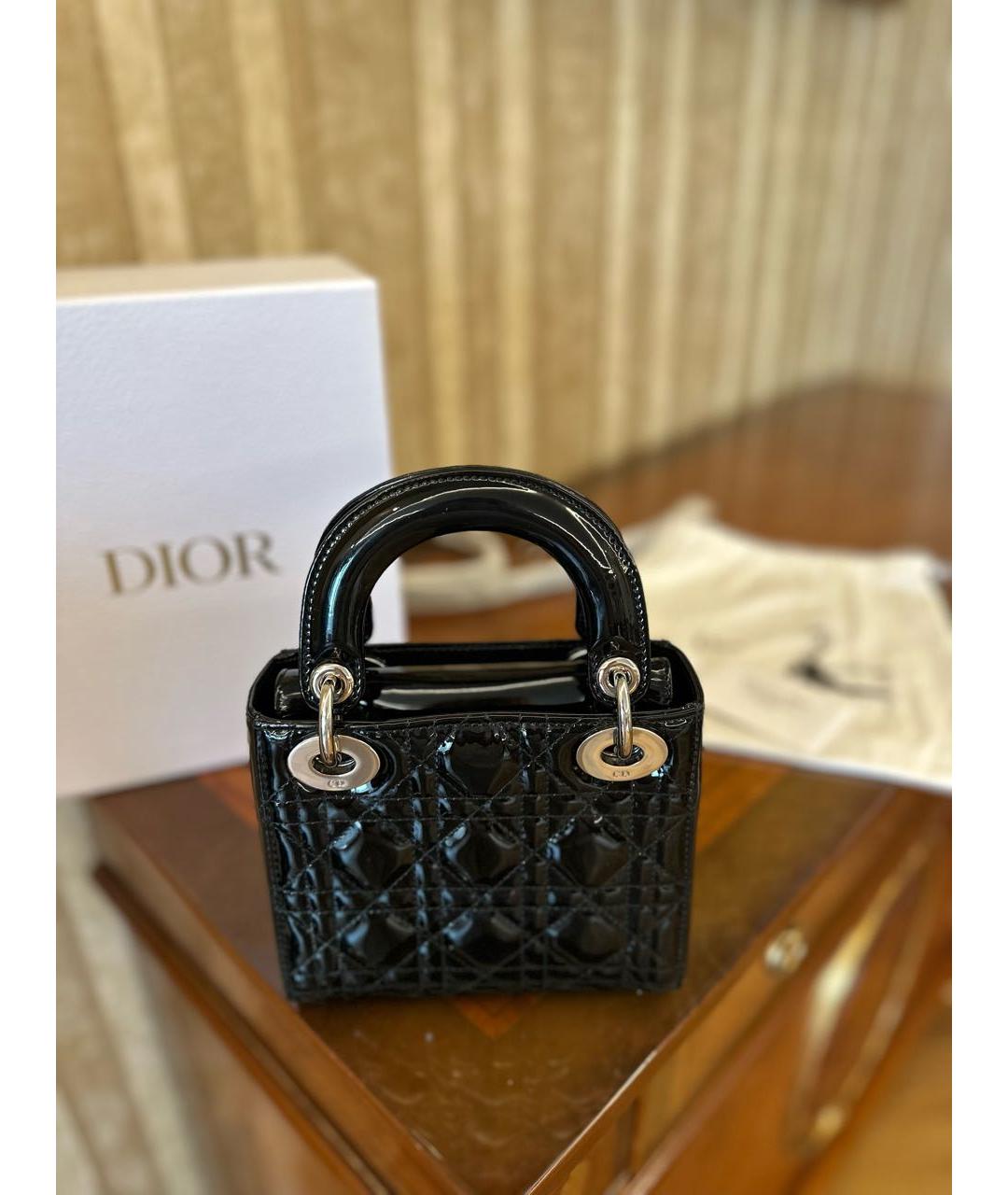 CHRISTIAN DIOR Черная сумка с короткими ручками из лакированной кожи, фото 5