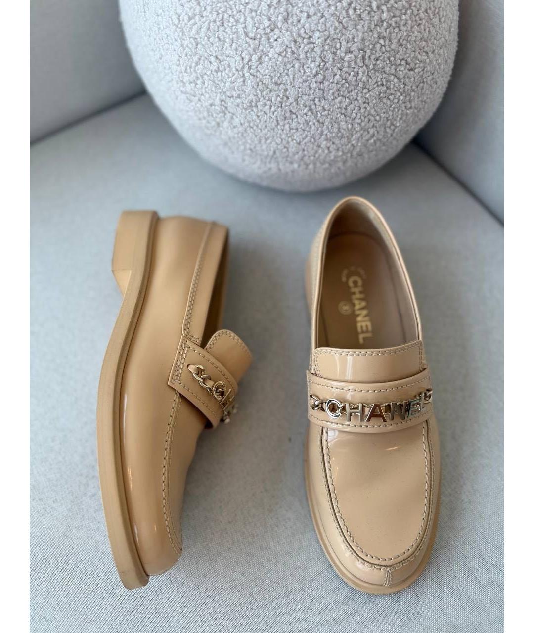 CHANEL Бежевые лоферы из лакированной кожи, фото 7