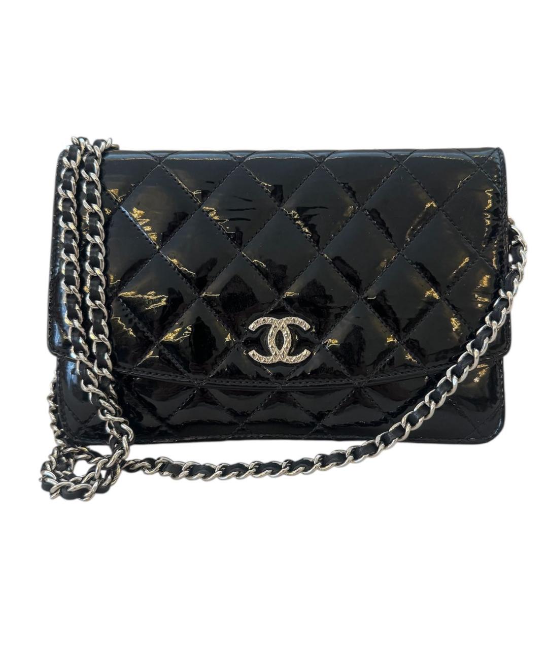 CHANEL Черная сумка через плечо из лакированной кожи, фото 1