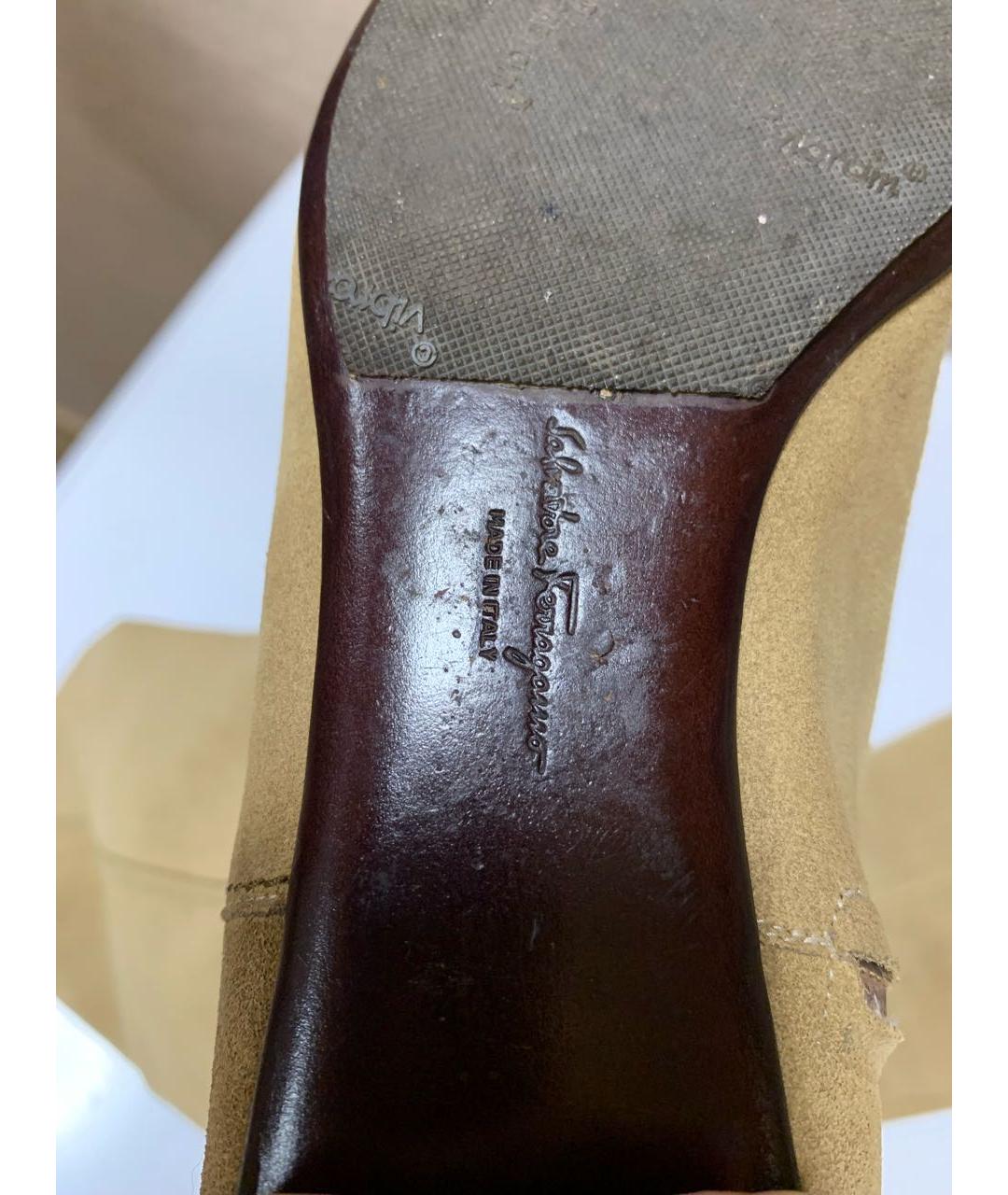 FERRAGAMO Бежевые замшевые сапоги, фото 5