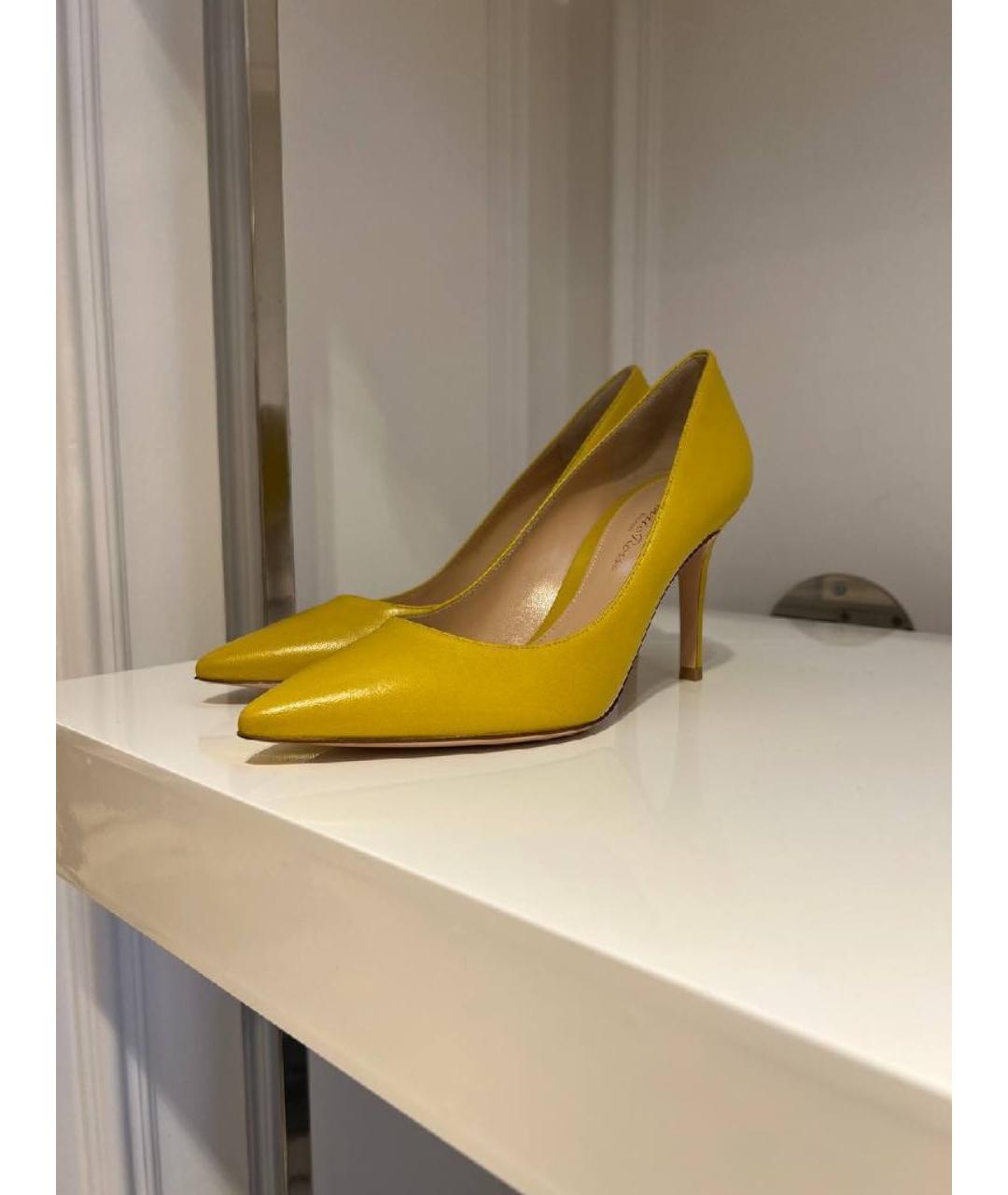GIANVITO ROSSI Горчичные кожаные туфли, фото 3