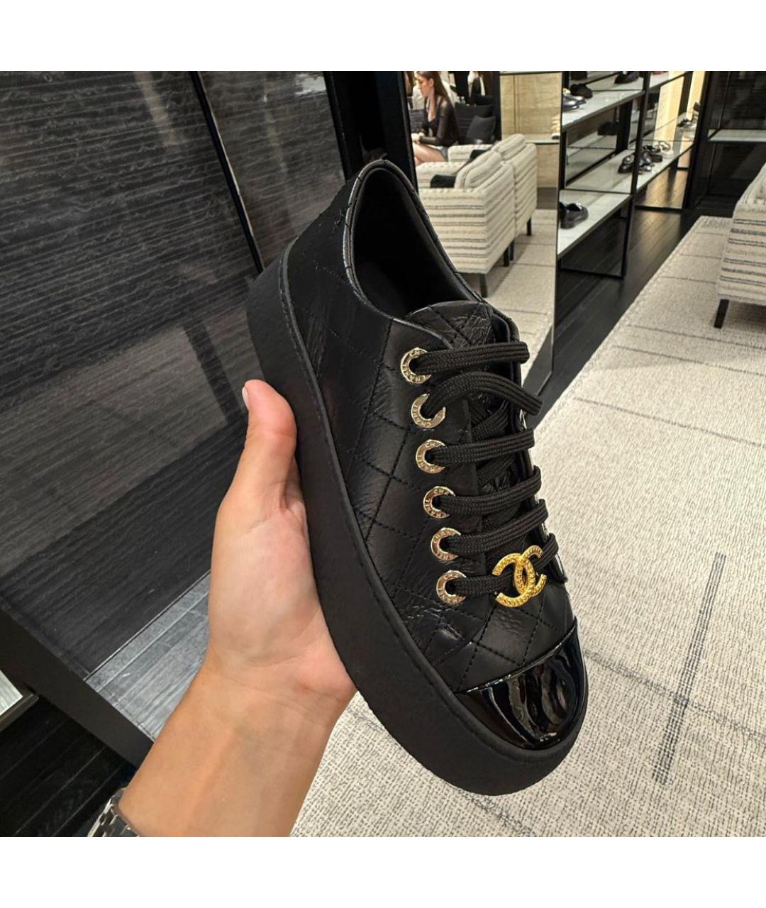 CHANEL Черные кеды из лакированной кожи, фото 2
