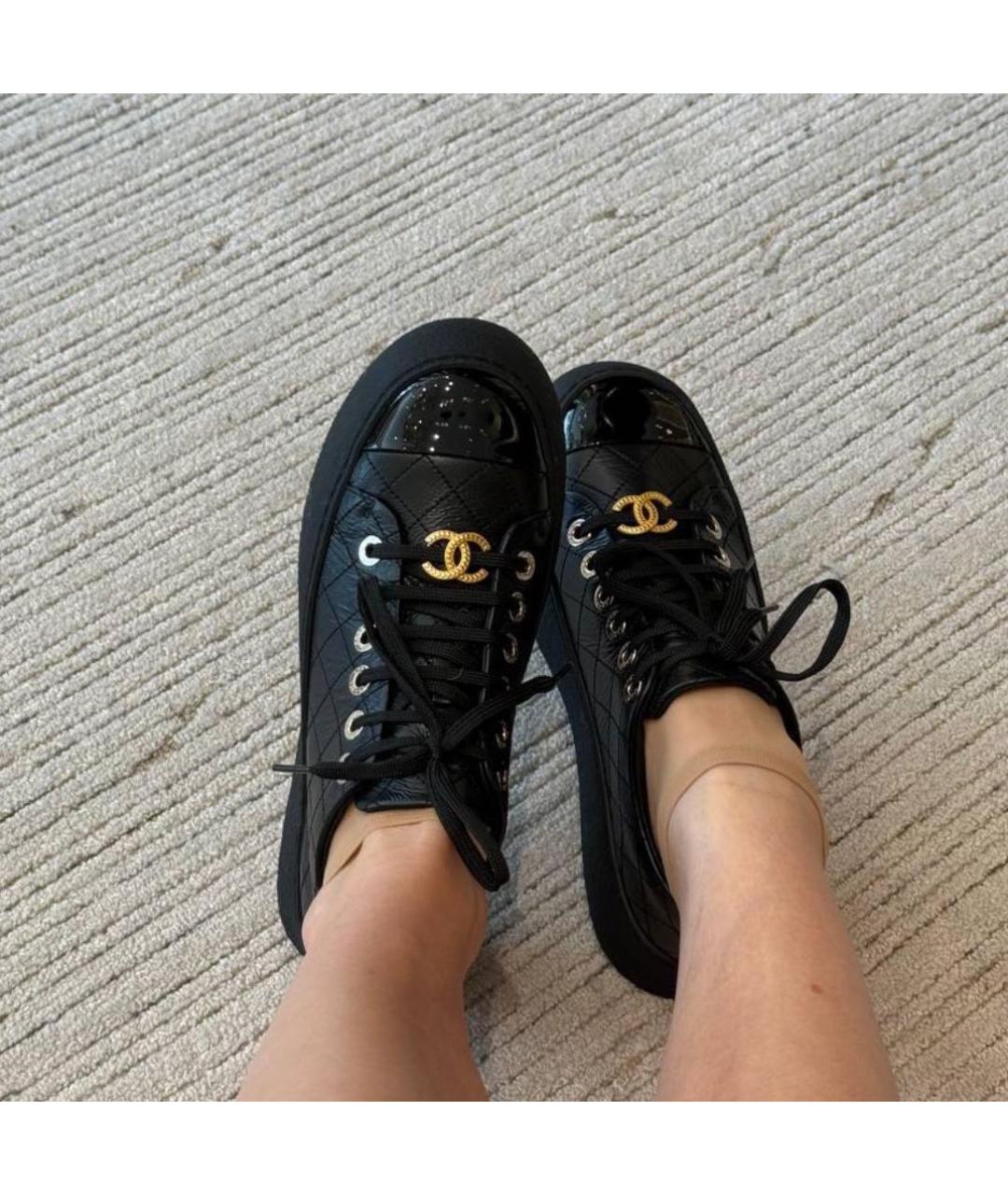 CHANEL Черные кеды из лакированной кожи, фото 3