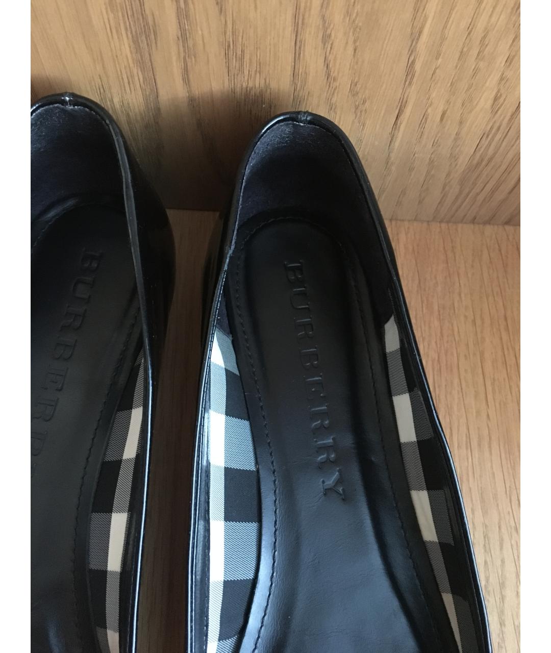 BURBERRY Черные балетки из лакированной кожи, фото 7