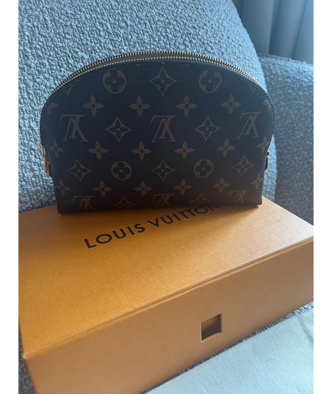 LOUIS VUITTON Коричневая кожаная косметичка, фото 3
