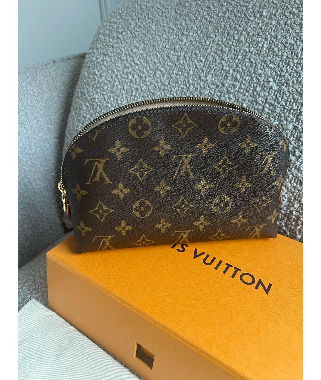 LOUIS VUITTON Коричневая кожаная косметичка, фото 2