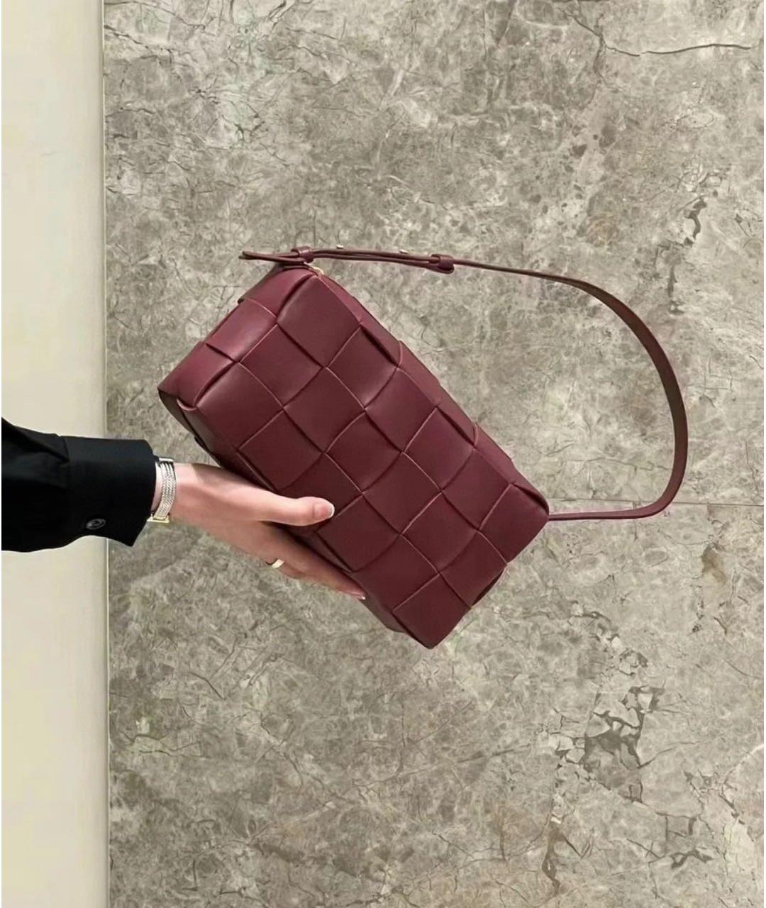 BOTTEGA VENETA Бордовая кожаная сумка с короткими ручками, фото 5