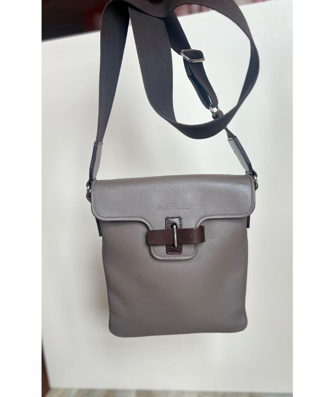 FERRAGAMO Бежевая кожаная сумка на плечо, фото 8