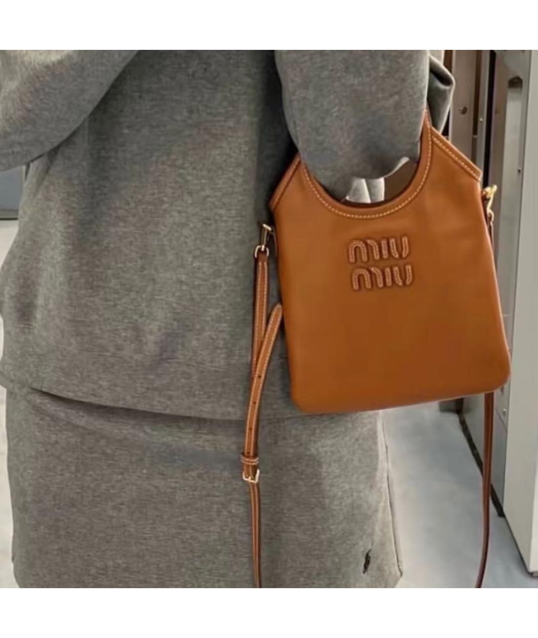 MIU MIU Коричневая кожаная сумка с короткими ручками, фото 5