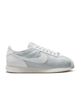 NIKE Кроссовки