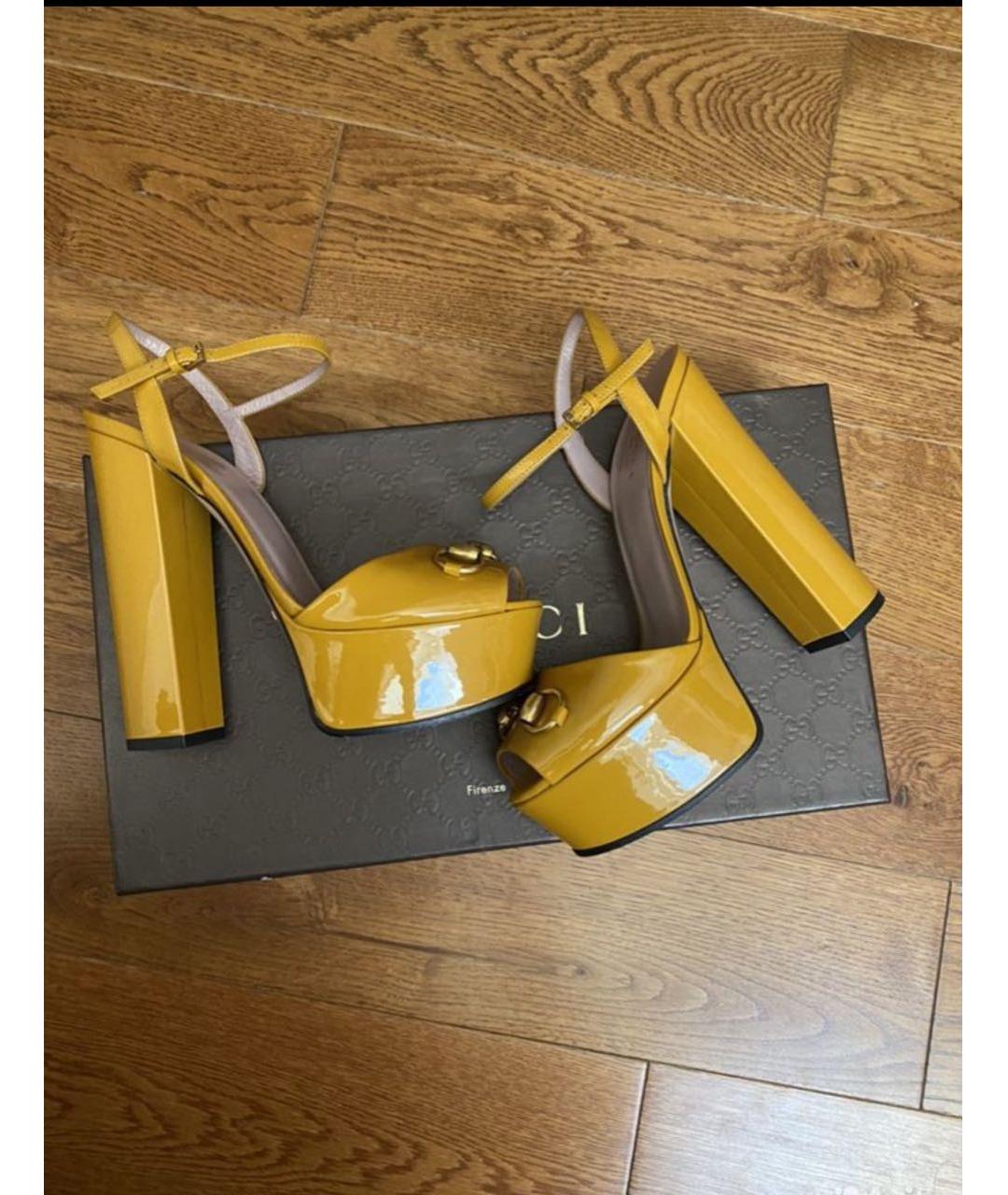 GUCCI Горчичные босоножки из лакированной кожи, фото 6