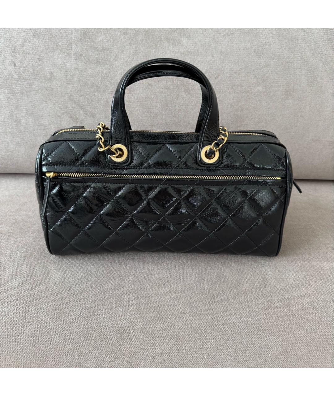 CHANEL Черная сумка с короткими ручками из лакированной кожи, фото 3