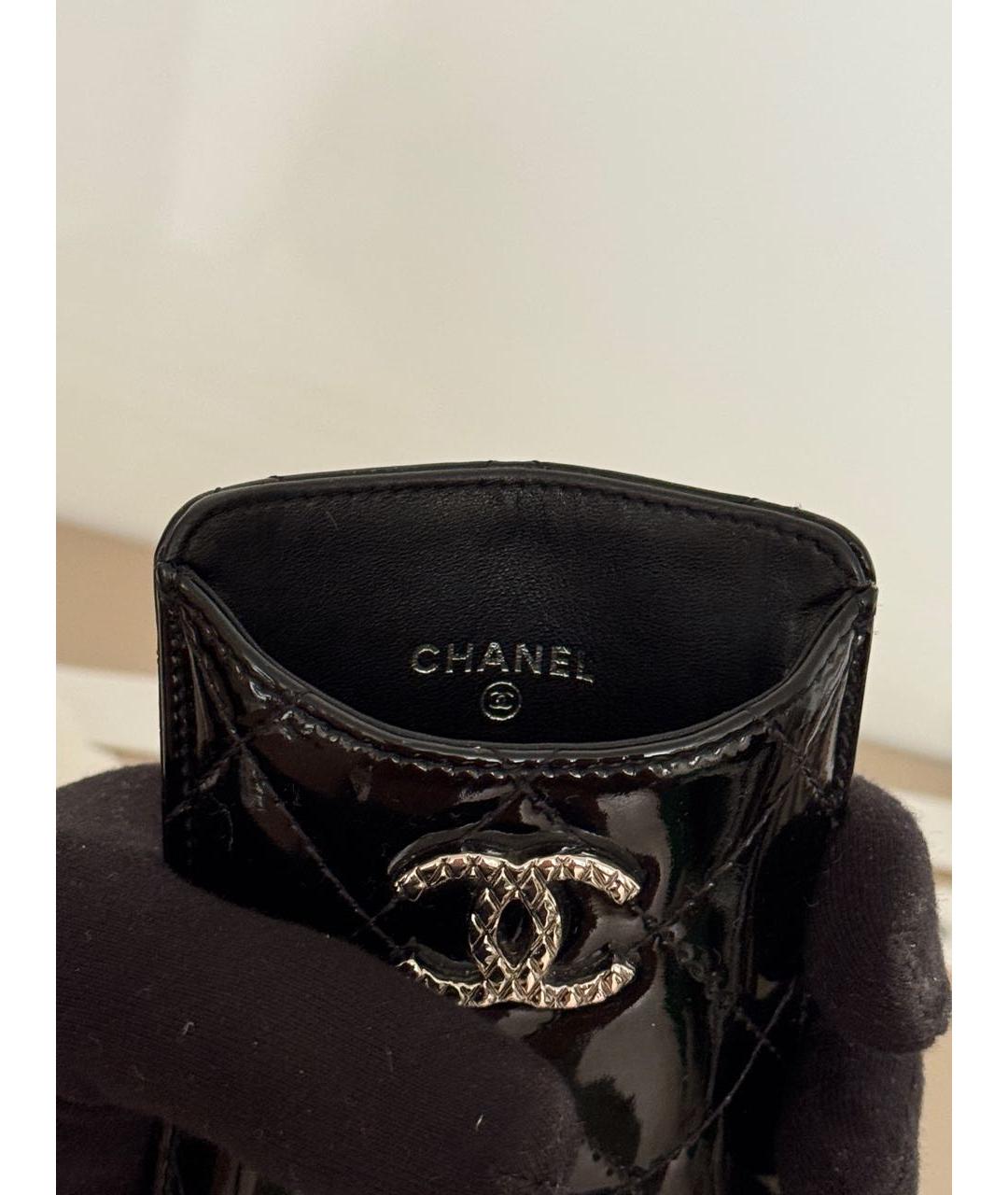 CHANEL Черный кардхолдер из лакированной кожи, фото 5