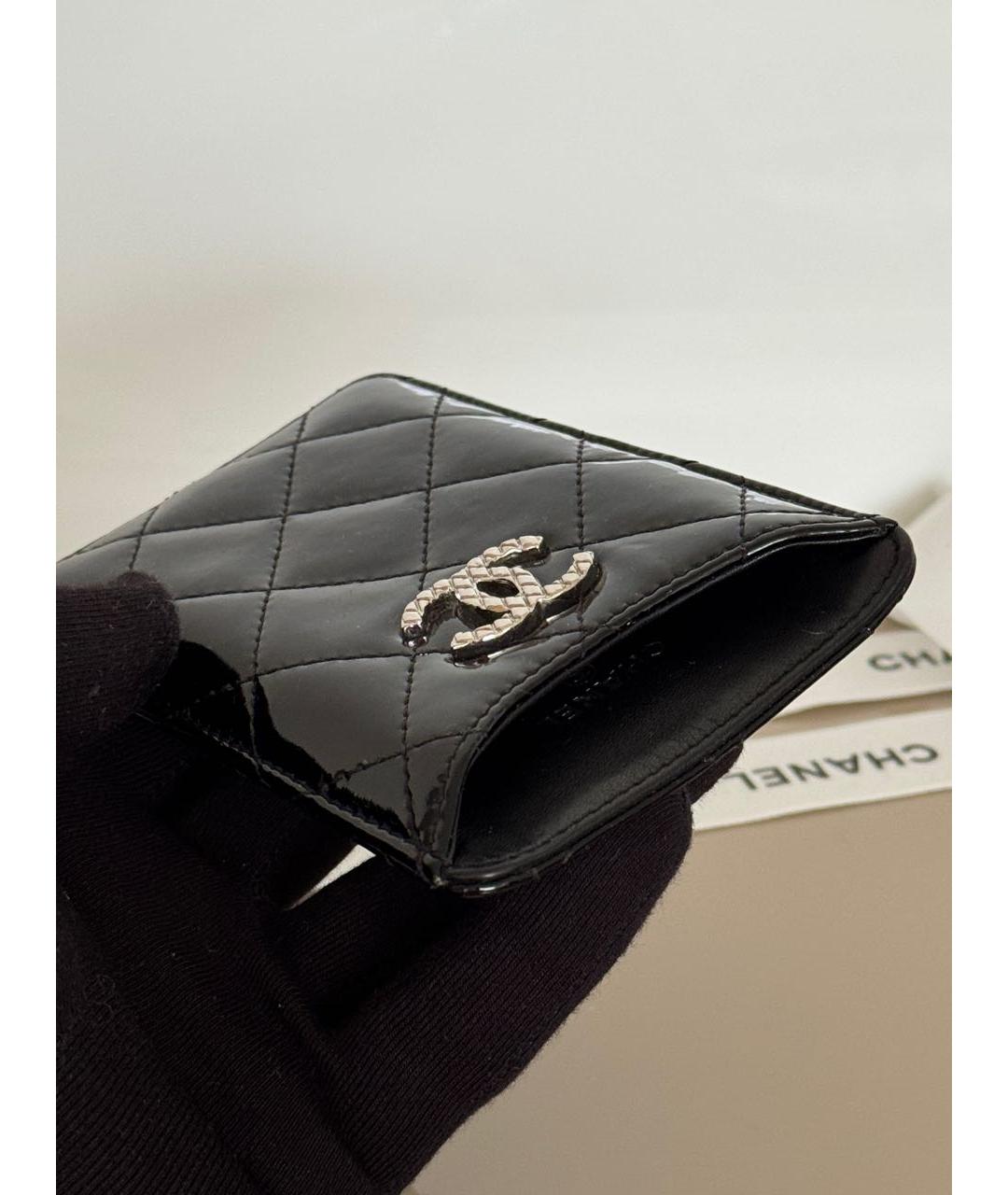 CHANEL Черный кардхолдер из лакированной кожи, фото 7
