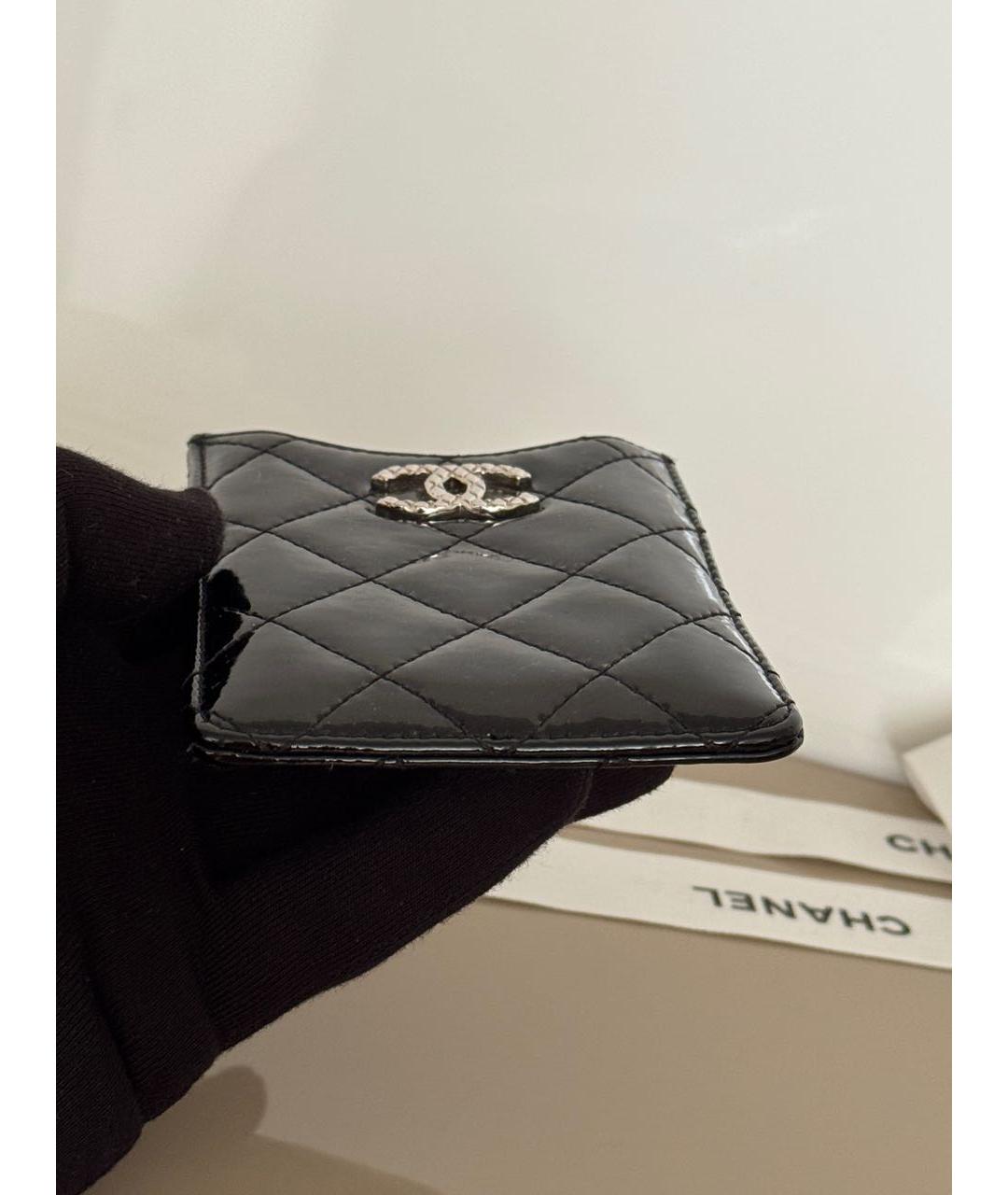 CHANEL Черный кардхолдер из лакированной кожи, фото 4