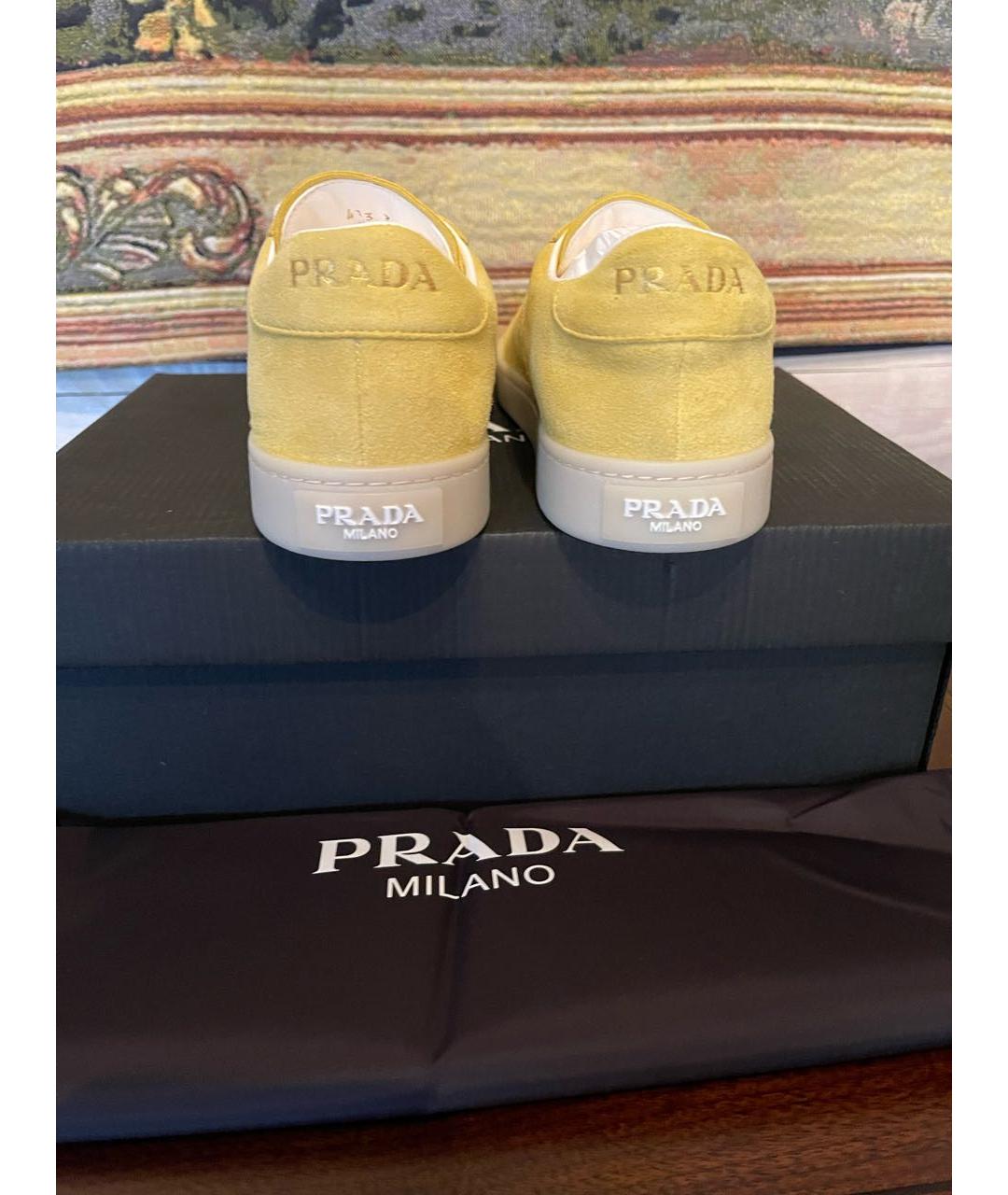 PRADA Желтые замшевые кеды, фото 4
