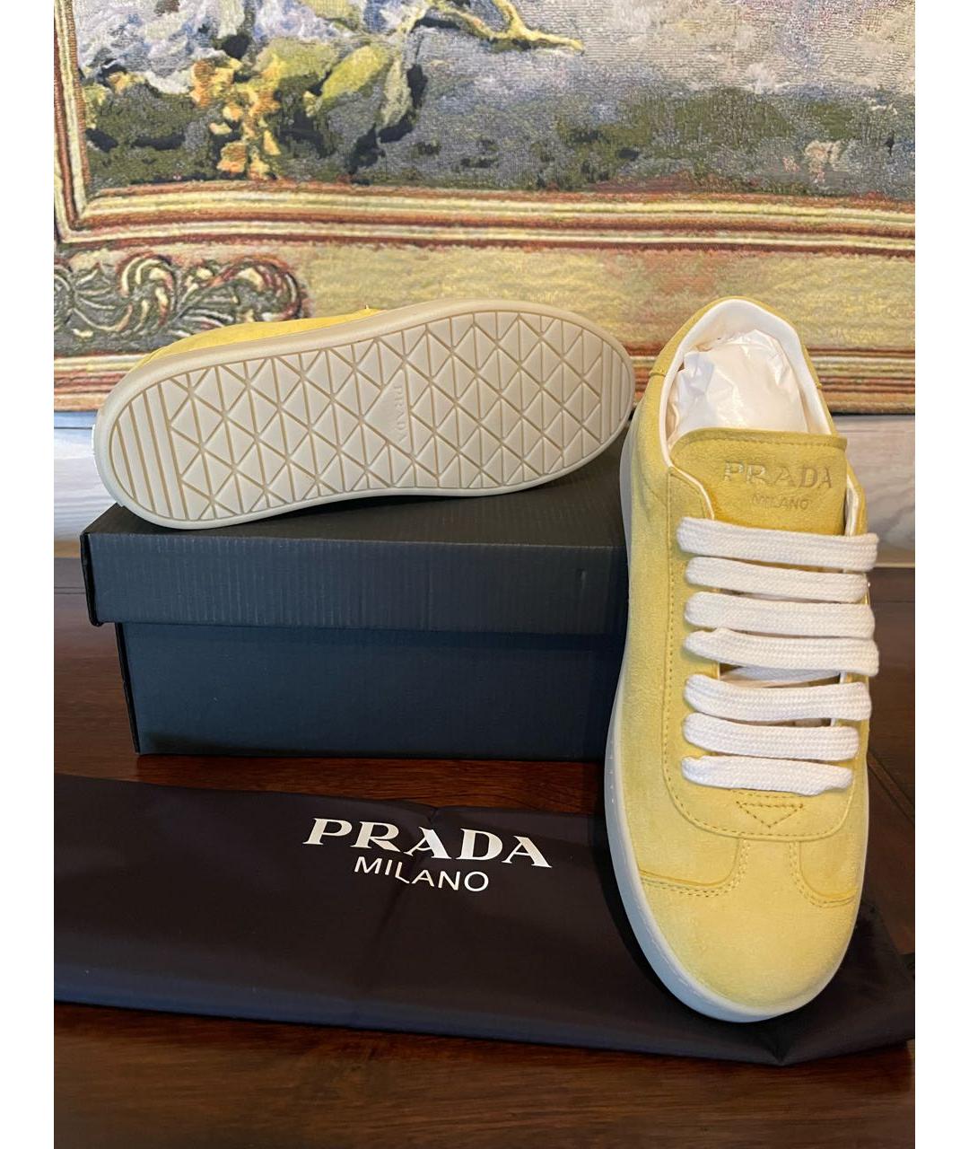 PRADA Желтые замшевые кеды, фото 5