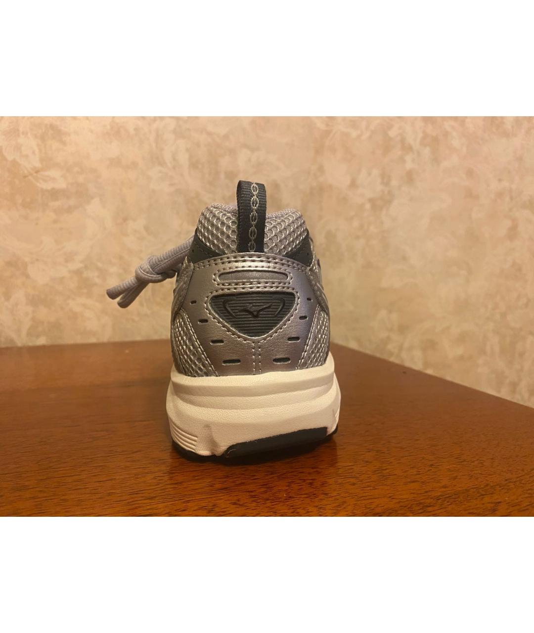 MIZUNO Серебряные низкие кроссовки / кеды из лакированной кожи, фото 4