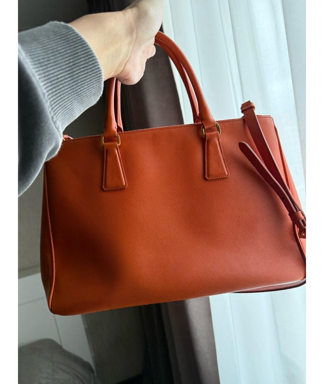 PRADA Оранжевая кожаная сумка тоут, фото 2
