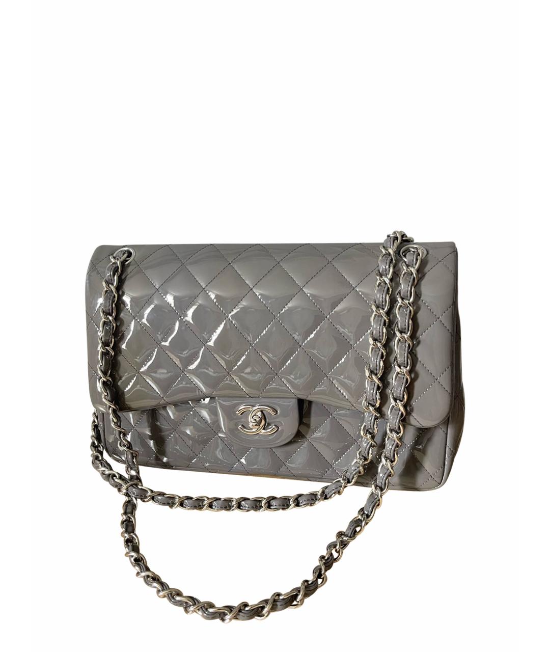 CHANEL Серая сумка через плечо из лакированной кожи, фото 1