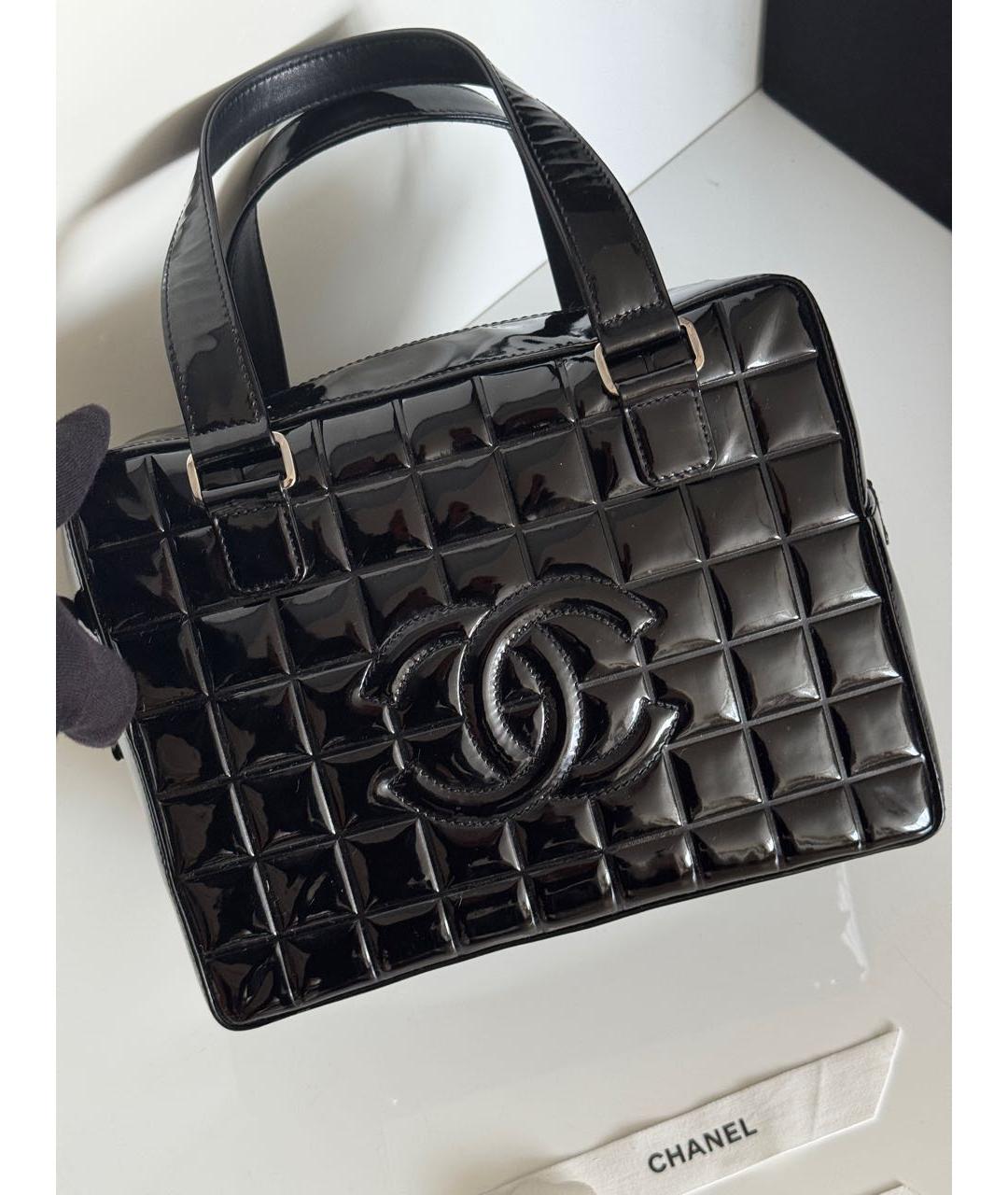 CHANEL Черная сумка тоут из лакированной кожи, фото 2