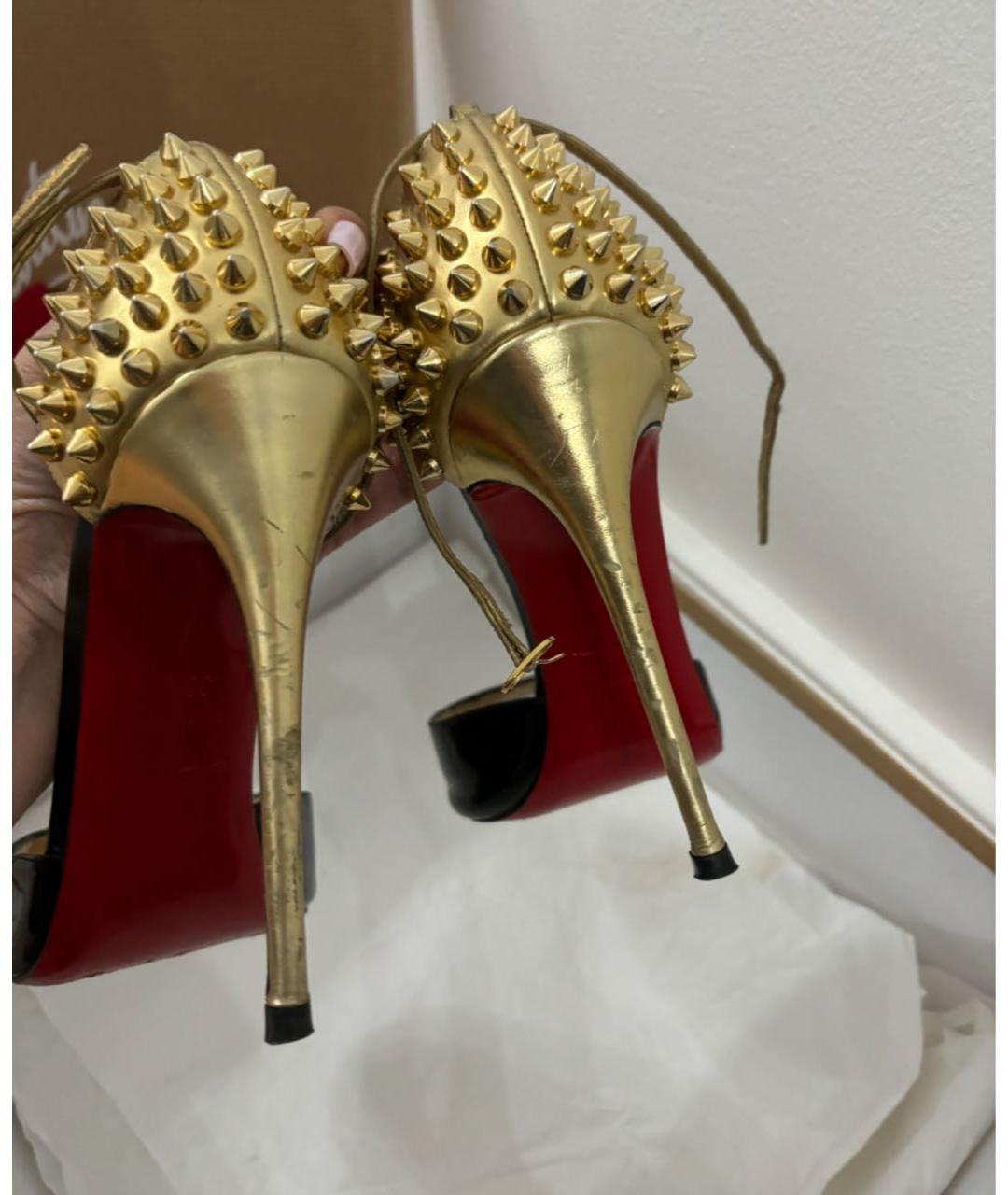CHRISTIAN LOUBOUTIN Черные босоножки из лакированной кожи, фото 3