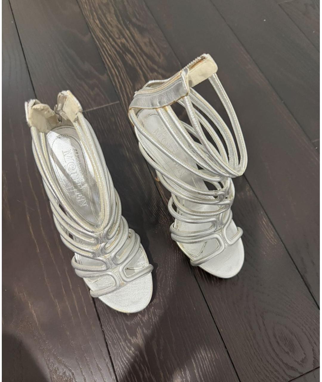 ALEXANDER MCQUEEN Серебряные кожаные босоножки, фото 2