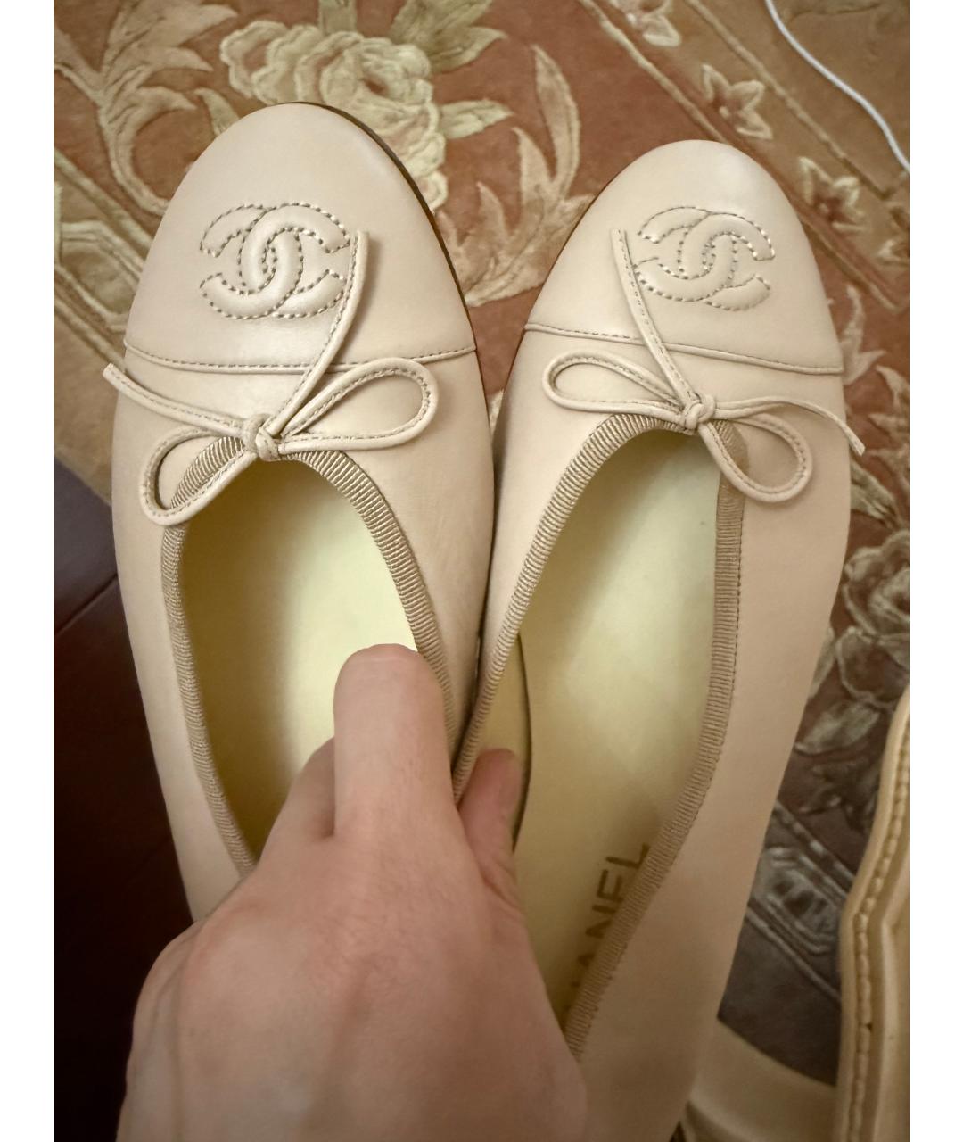 CHANEL Бежевые кожаные балетки, фото 6