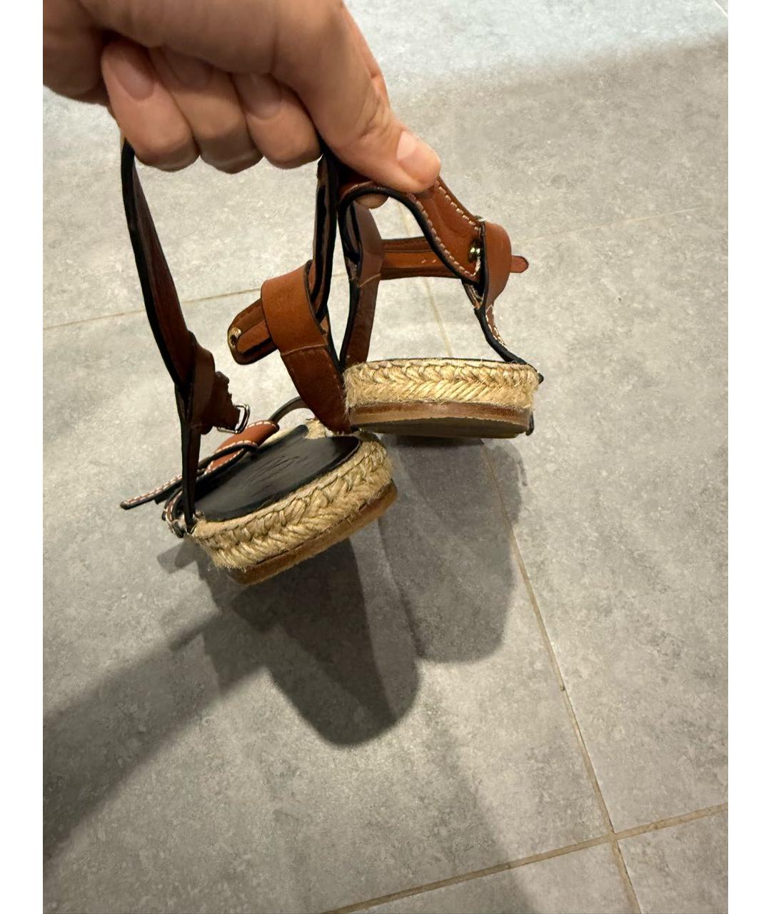 LOEWE Коричневые кожаные босоножки, фото 4