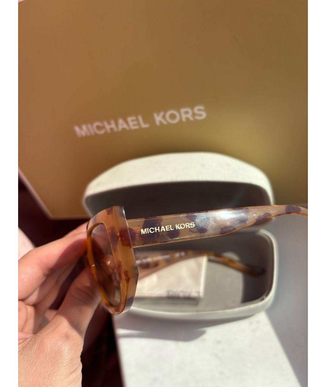 MICHAEL KORS Коричневые пластиковые солнцезащитные очки, фото 3