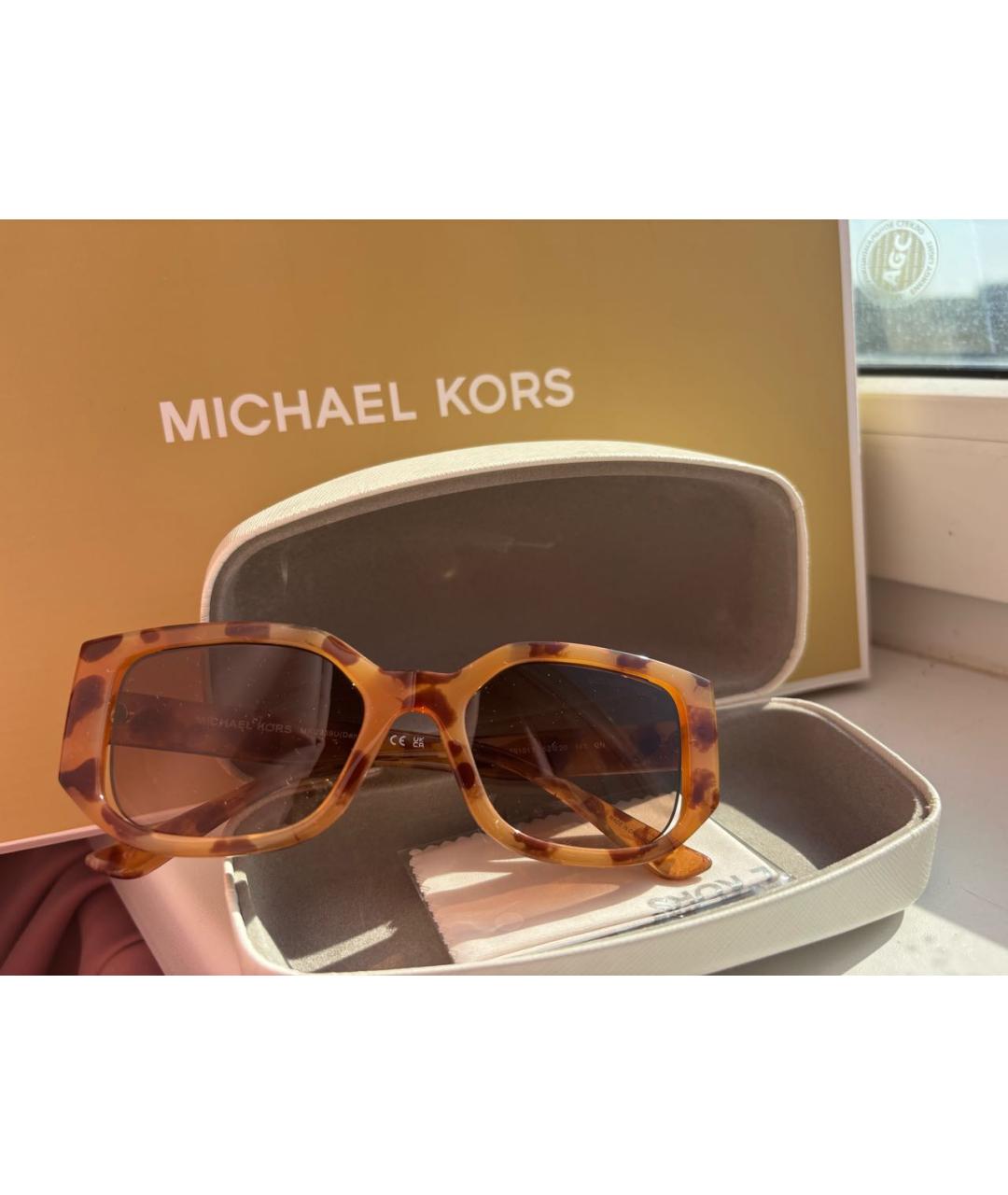 MICHAEL KORS Коричневые пластиковые солнцезащитные очки, фото 2