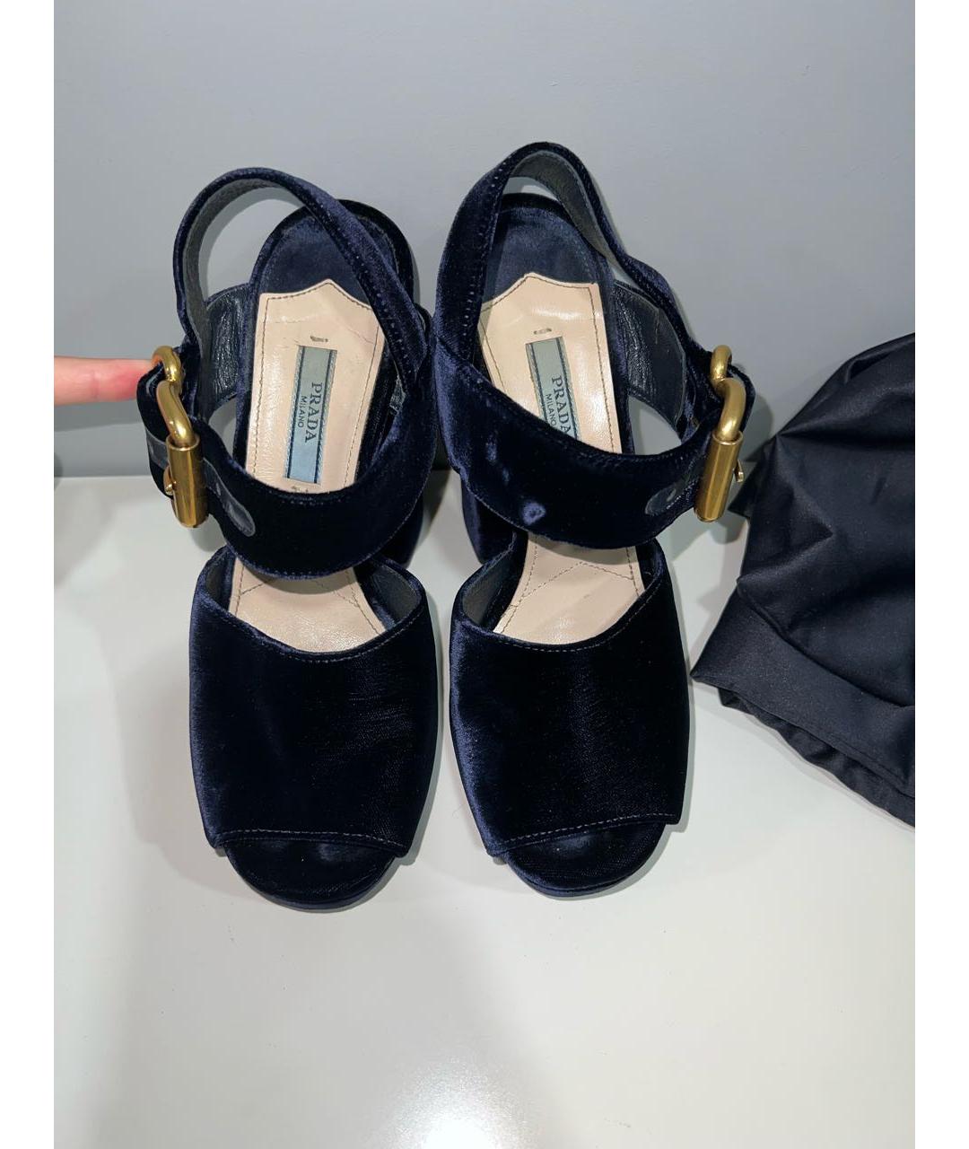 PRADA Темно-синие бархатные босоножки, фото 2