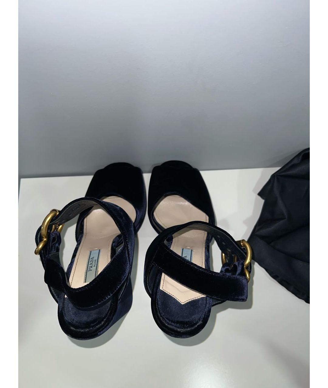PRADA Темно-синие бархатные босоножки, фото 3