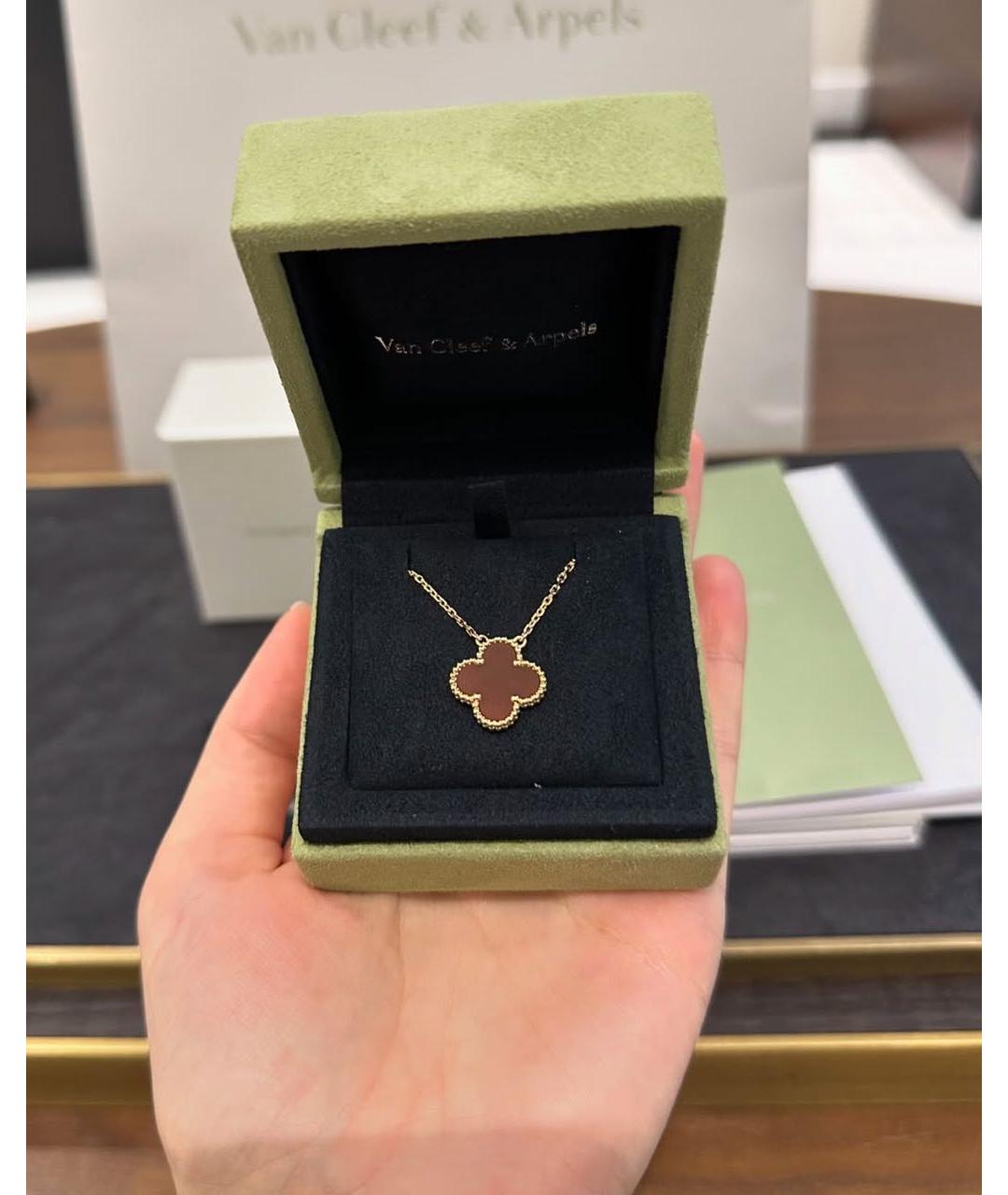 VAN CLEEF & ARPELS Красная подвеска из желтого золота, фото 3