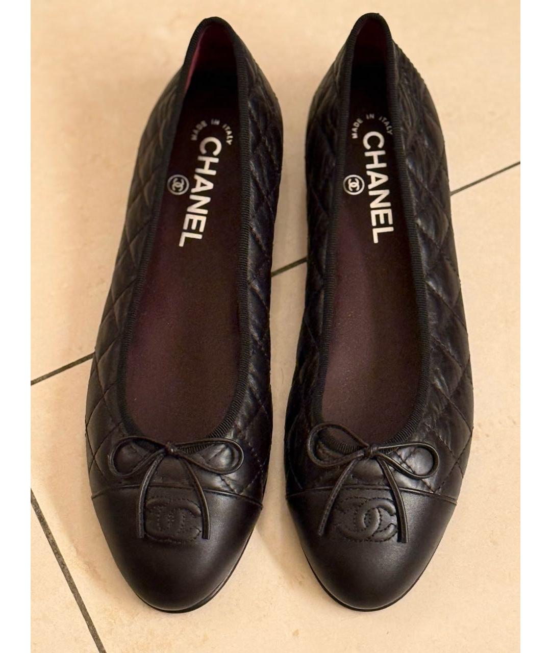 CHANEL Черные кожаные балетки, фото 2