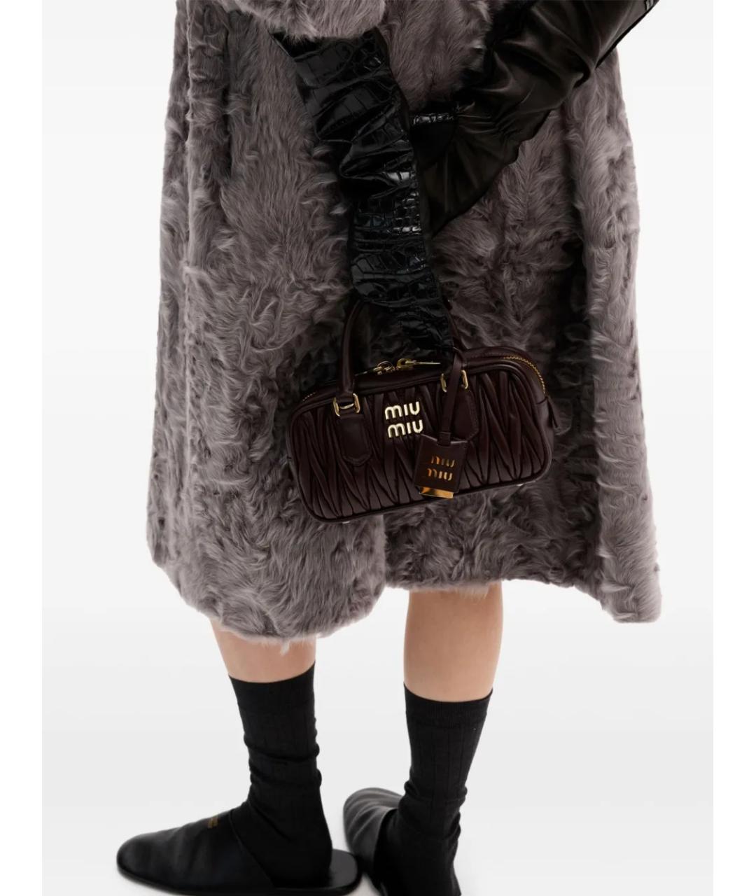 MIU MIU Коричневая кожаная сумка с короткими ручками, фото 2