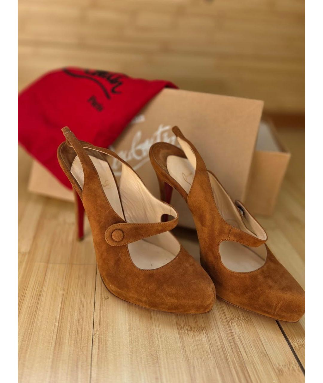 CHRISTIAN LOUBOUTIN Бежевые замшевые туфли, фото 2
