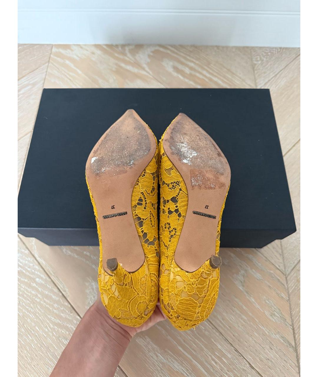 DOLCE&GABBANA Горчичные текстильные лодочки на низком каблуке, фото 7