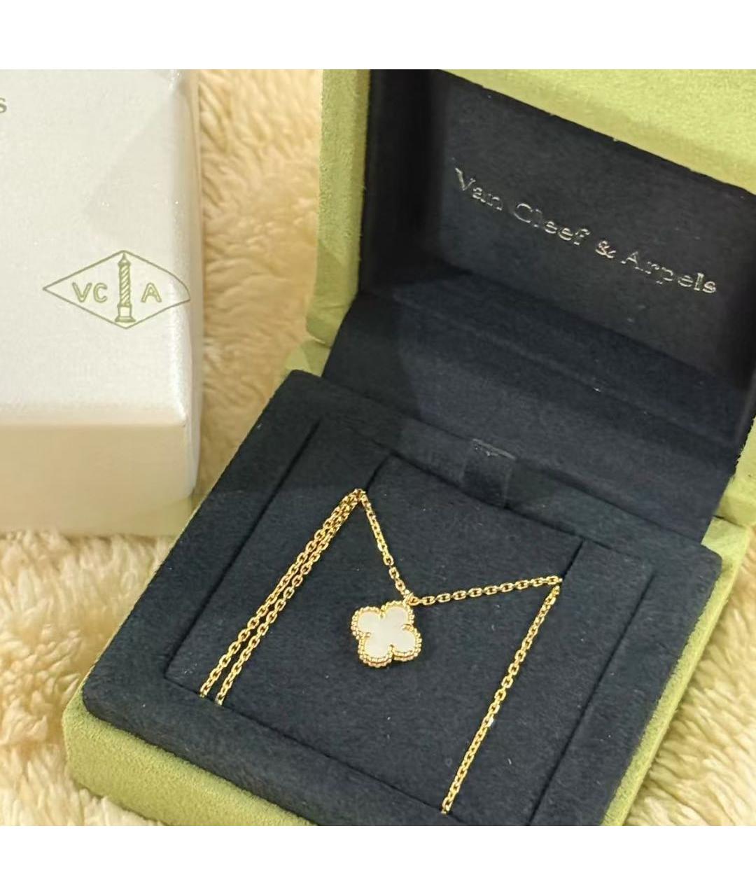 VAN CLEEF & ARPELS Белая подвеска из желтого золота, фото 4