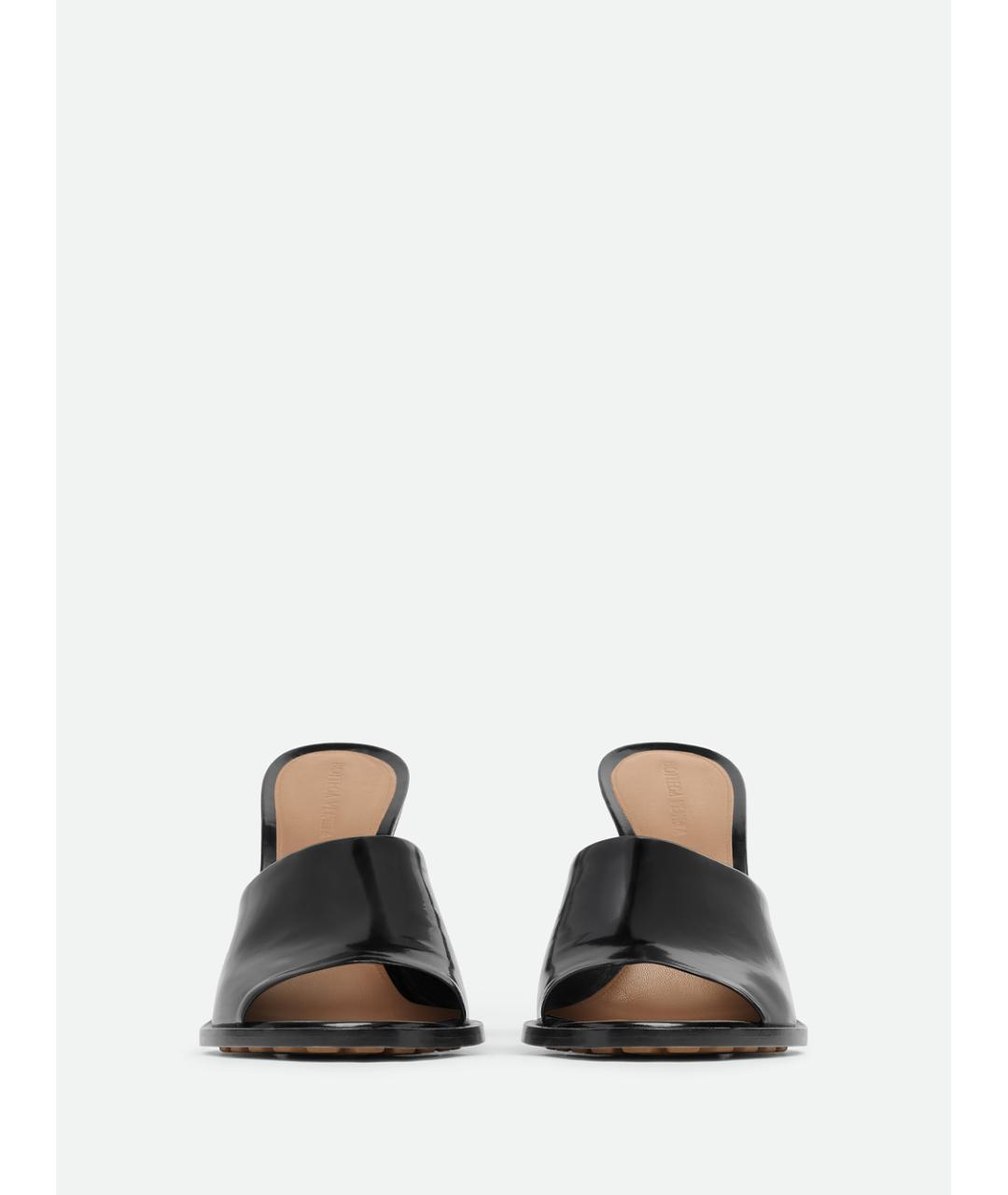 BOTTEGA VENETA Черные мюли из лакированной кожи, фото 2