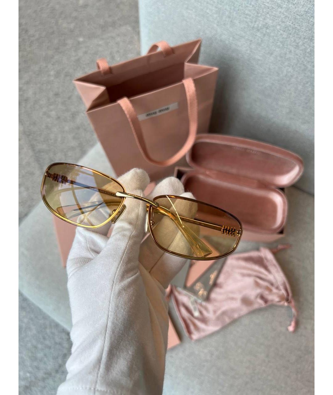 MIU MIU Золотые металлические солнцезащитные очки, фото 3